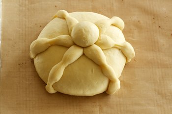 shaped-pan-de-muerto