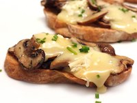 Toasts with Mushrooms and Camembert