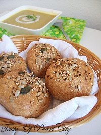 Crusty Oats Rolls