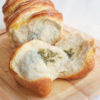 Pull apart cheesy herb bread