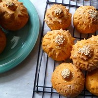 Tomato Cheese Flower Buns