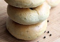 Peppercorn-Potato Sourdough Bagels