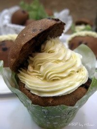 Chocolate cupbread with condensed milk cream