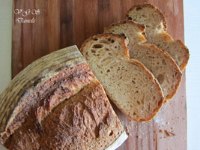 Sourdough bread and quinoa flakes