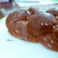 Challah (and rolls) sweetened with date-spread