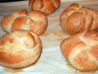 KAISER ROLLS