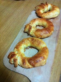 Honey&Walnut Bagels With Dutch Butter