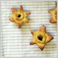 Daffodil Buns