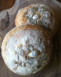 Della Fattoria's Rustic Roasted Garlic Bread