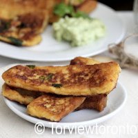 Savoury Bread Toast With Avocado Dip