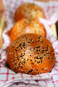 Golden Burger Buns With Beer