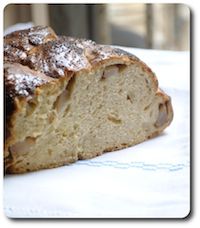 Round Challah With Apples