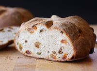Whole Wheat And Oat Bread With Golden Raisins