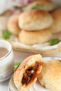 Sri Lankan Seeni Sambol Buns