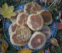 English Muffins With Bacon, Cheese, Onions