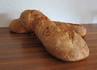 Gefuelltes Baguette Mit Kaese Und Schinken