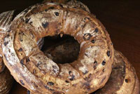 Cranberry Semolina Crown With Pine Nuts and Fennel