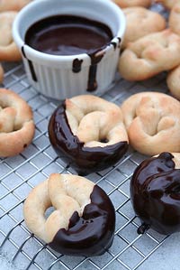 Mini Pretzels & Hot fudge sauce