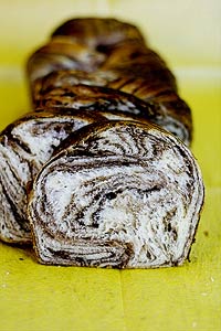 Japanese-style chocolate multi-layer marble bread
